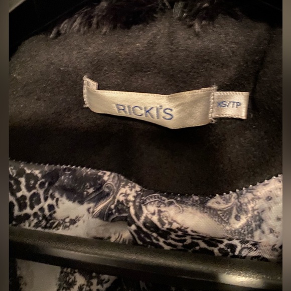 Rickiโs XS Long coat. - Picture 2 of 5